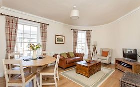 Joivy Stylish Apt In Trendy New Town Location